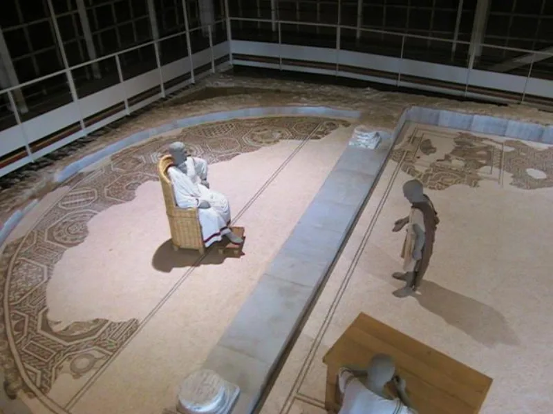 Sol en mosaïque de la villa gallo-romaine de Loupian (Ier-Ve siècle), sur les rives de l'étang de Thau