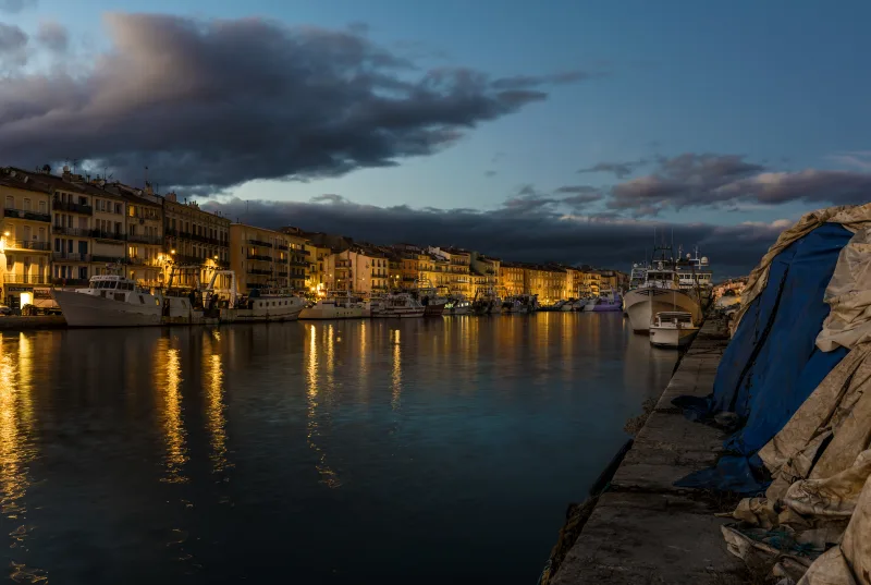 Le canal de Sète au crépuscule