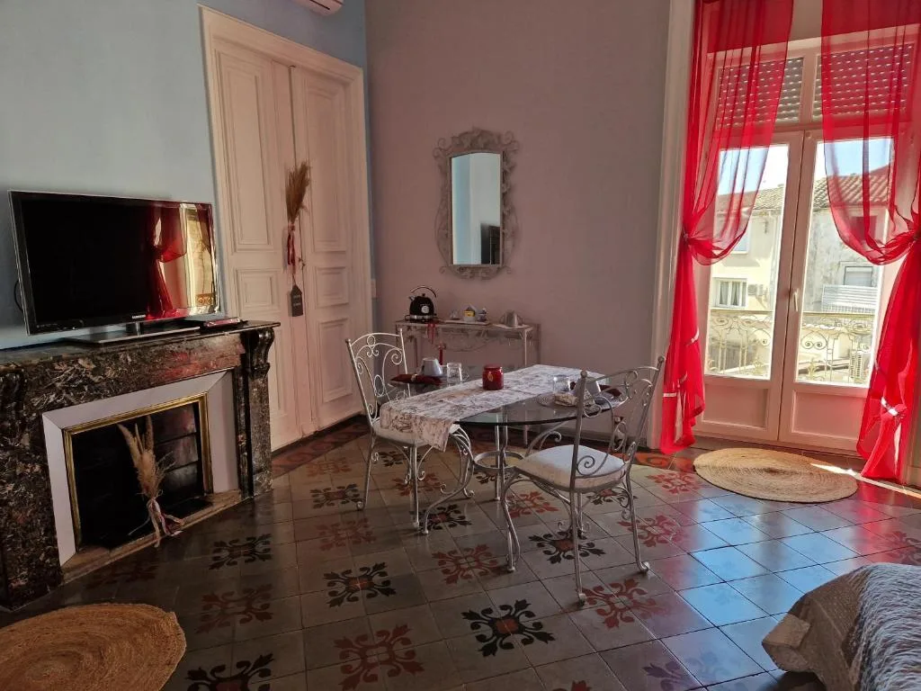Chambre Les Gens Heureux — carreaux mauresques et atmosphère intime
